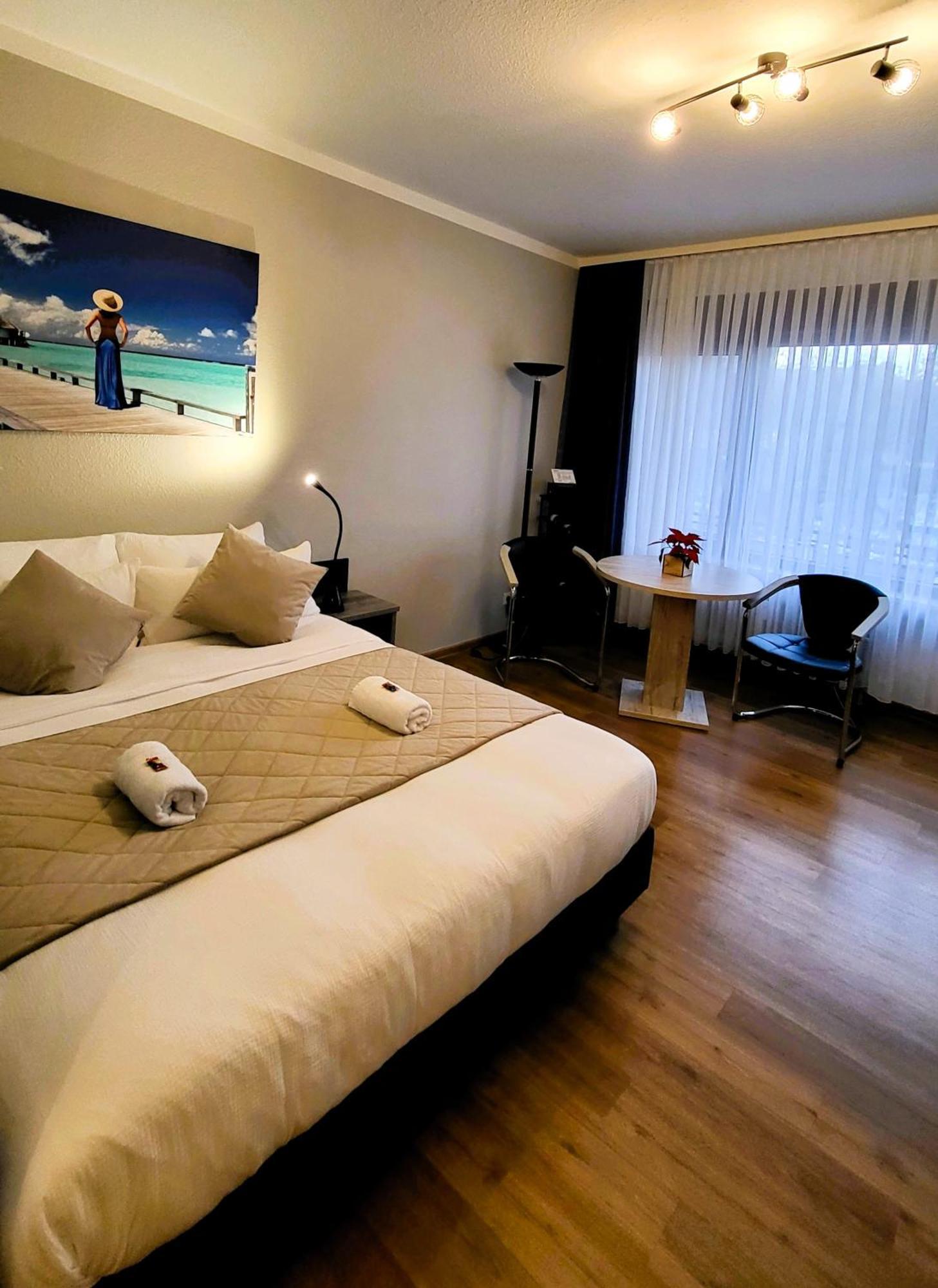 Apartment Mit Balkon Am Rhein โคเบลนซ์ ภายนอก รูปภาพ